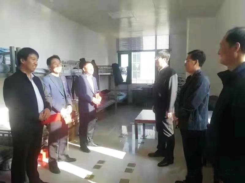 工業(yè)園區(qū)管委會(huì)、泓源公司慰問(wèn)園區(qū)機(jī)關(guān)保安門(mén)衛(wèi)等一線(xiàn)人員(圖2)